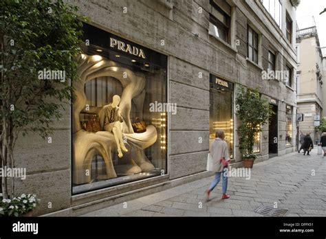 prada piazza della repubblica milano|Milan Via della Spiga, 18 .